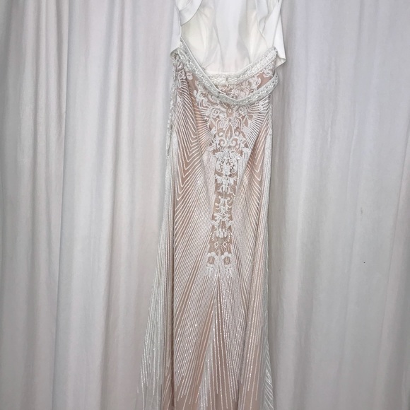 Two piece beaded wedding dress. Never worn - Picture 7 of 8